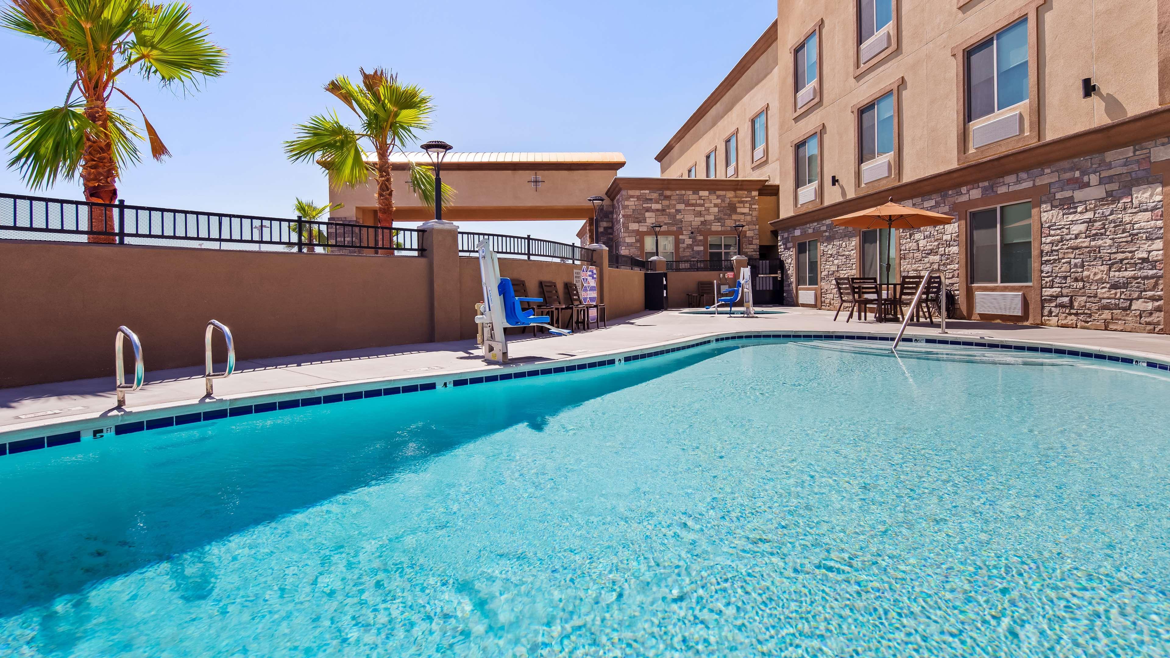 Best Western Plus New Barstow Inn & Suites מראה חיצוני תמונה